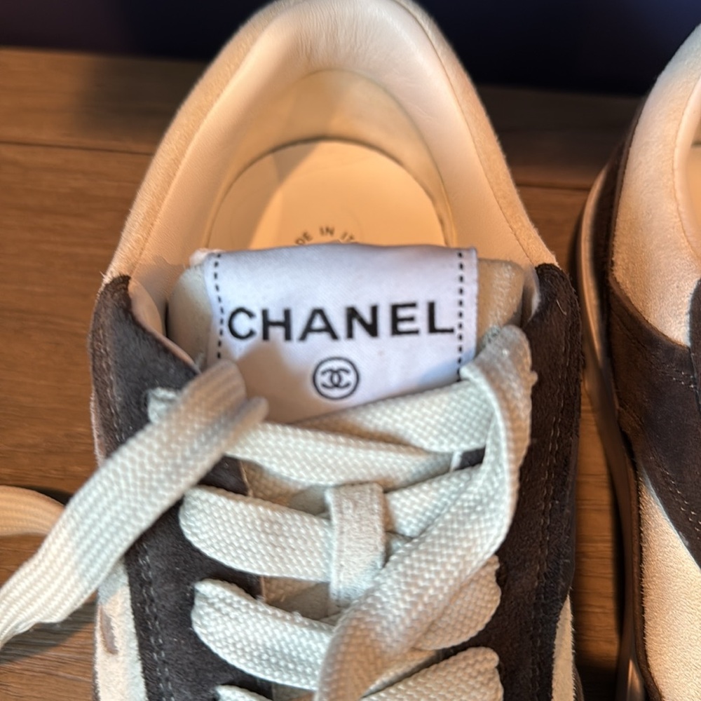 Chanel interlocking CC logo suede sneakers women’s size 38. - Picture 6 of 11